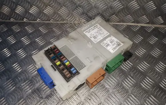 Ford Mondeo MK IV Fuse module 7G9T14A073DC