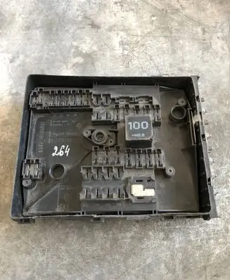 Volkswagen Golf V Fuse module 1K0937125A
