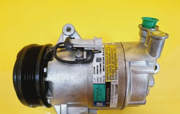 Opel Zafira B Air conditioning (A/C) compressor (pump) 13124750