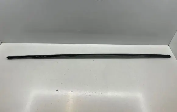 Mercedes-Benz W123 Fender trim (molding)