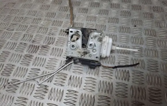 Audi A4 S4 B5 8D Front door lock 8D1837016E