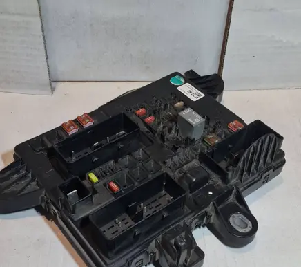 Opel Insignia A Fuse module 13277322 18104034308