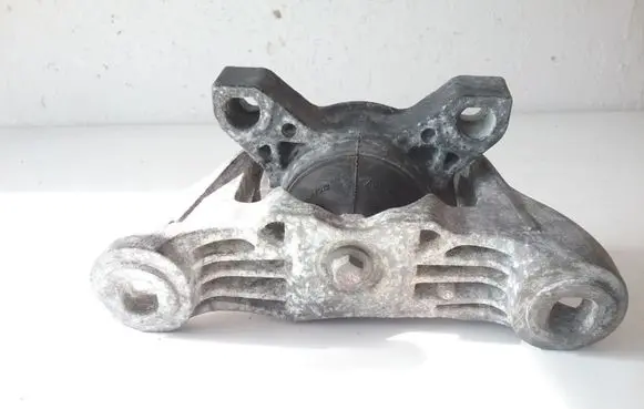 Ford Focus Engine mount bracket 1M516F012
