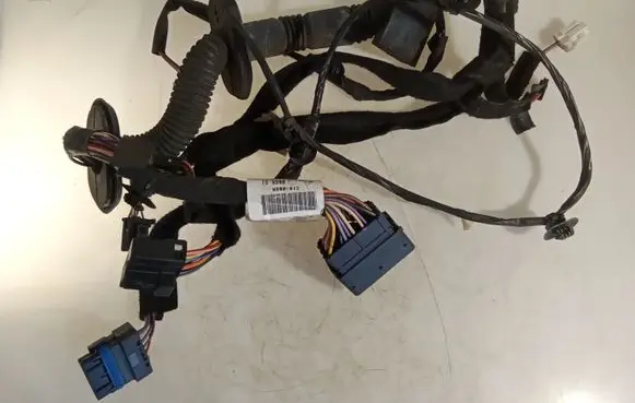 Renault Trafic III (X82) Front door wiring loom 241252085R