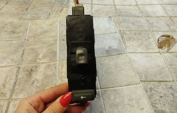 Volvo S60 Electric window control switch 8682837