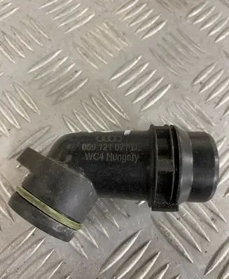 Audi Q7 4M Engine coolant pipe/hose 059121071DE