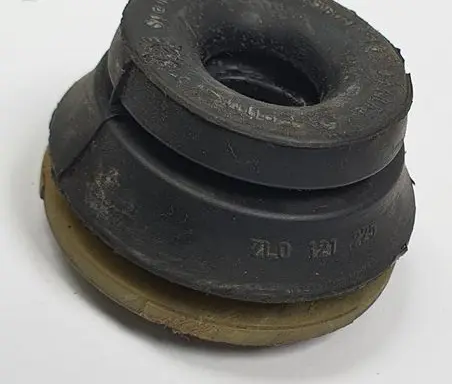 Porsche Cayenne (9PA) Radiator mount bracket 7L0121275