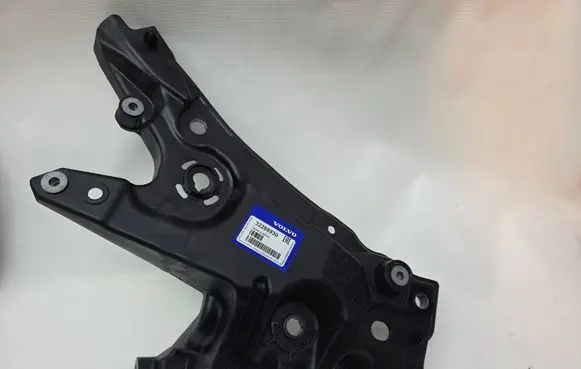 Volvo V60 Fender mounting bracket 32288930