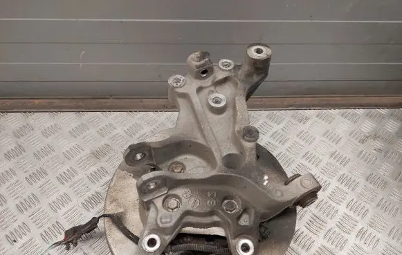 Chrysler Pacifica Rear wheel hub 017AB