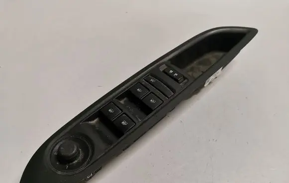 Buick Encore I Electric window control switch 95025518