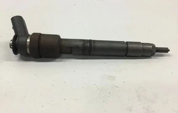 Mercedes-Benz A W169 Fuel injector 0445110167