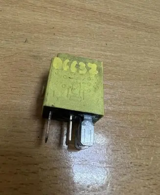 Mercedes-Benz A W169 Other relay 4RD00781402 D6637