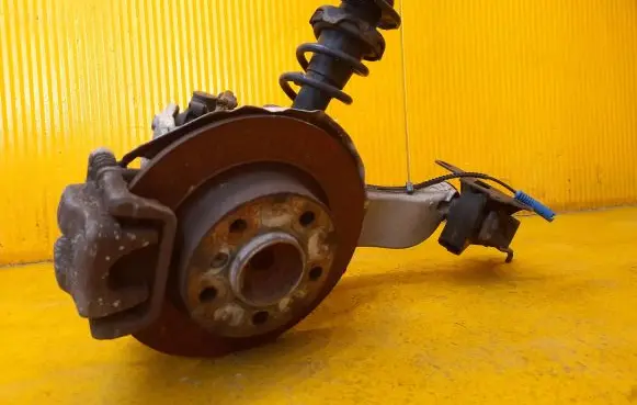 Rear wheel hub spindle/knuckle