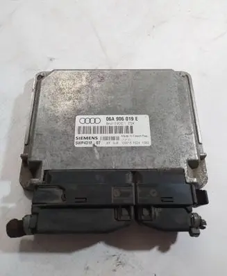Audi A3 S3 8L Engine control unit/module 06A906019E 5WP4318