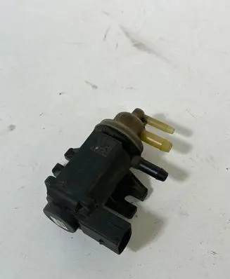 Skoda Superb B8 (3V) Turbo solenoid valve 04L131051F