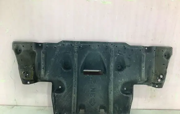 Nissan Leaf II (ZE1) Engine splash shield/under tray 748113NA0A