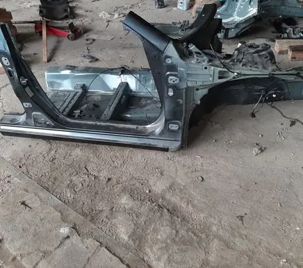 Mazda 3 III Front sill (body part)