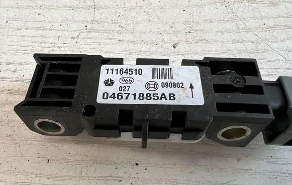 Chrysler PT Cruiser Airbag deployment crash/impact sensor 11164510 04671884AB