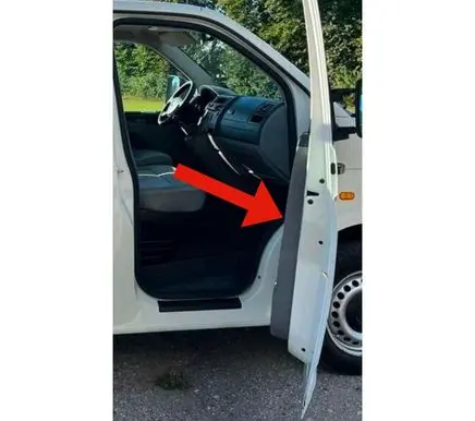 Volkswagen Transporter - Caravelle T5 Front door lower hinge