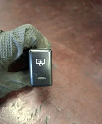 Opel Frontera B Windscreen/window heater switch M18872 AA1031