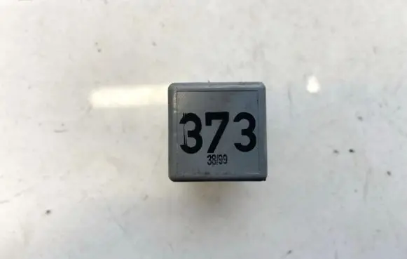 Volkswagen PASSAT B5.5 Other relay 8d0951253 v23134-b52-x301