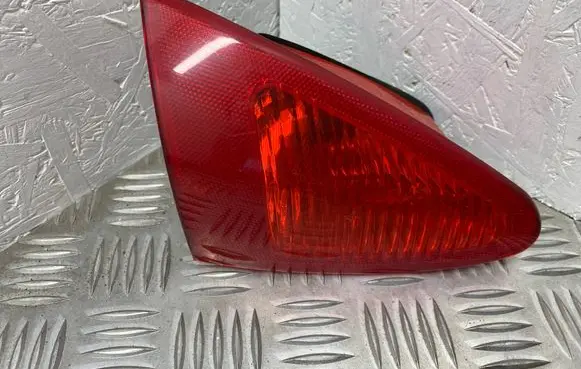 Alfa Romeo 147 Tailgate rear/tail lights 46747825 03320010 46556346