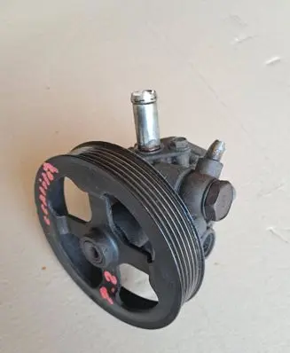 Citroen C-Crosser Power steering pump 83252243