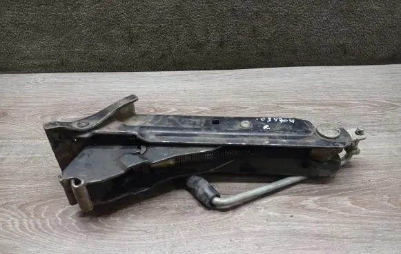 Volvo V70 Lift Jack 