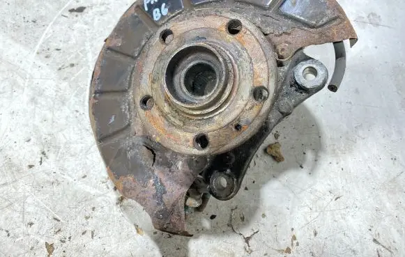 Volkswagen PASSAT B6 Front wheel hub spindle knuckle