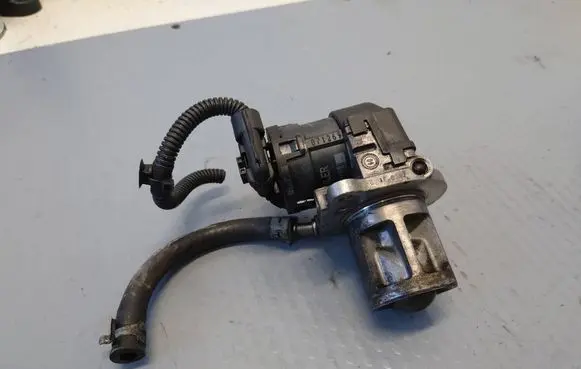 Mercedes-Benz E W212 EGR valve A6421401060 6421401060