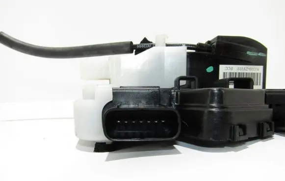 Hyundai ix35 Front door lock 813102Y010