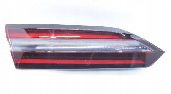 Tailgate rear/tail lights