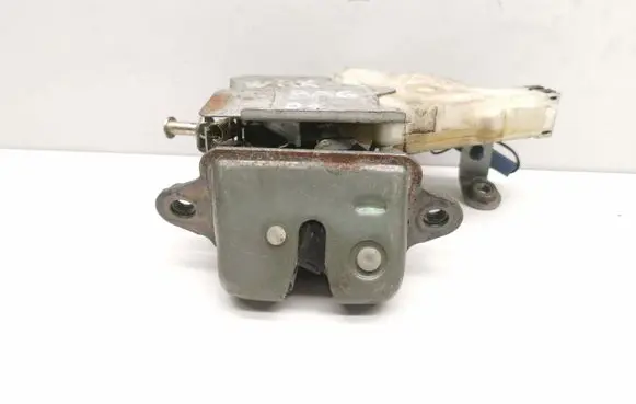 Subaru Impreza II Tailgate/trunk/boot lock/catch/latch 63100FE010