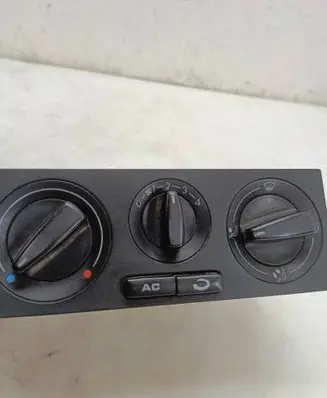 Volkswagen PASSAT B5 Climate control unit 1J0820045E