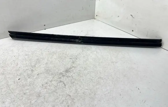 BMW 5 F10 F11 Rubber seal front door window/glass 7182278