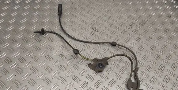 Toyota Avensis T270 ABS brake wheel speed sensor 8954202061