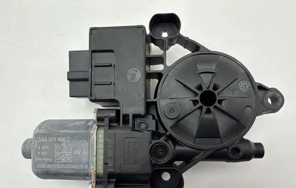 Volkswagen Tiguan Rear door window regulator motor 6Q0959408E