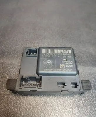 Mercedes-Benz Sprinter W901 W902 W903 W904 Door control unit/module A9068204026