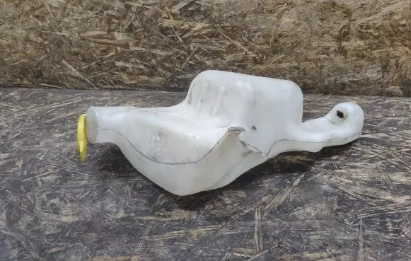 Jeep Compass Windshield washer fluid reservoir/tank 05303789