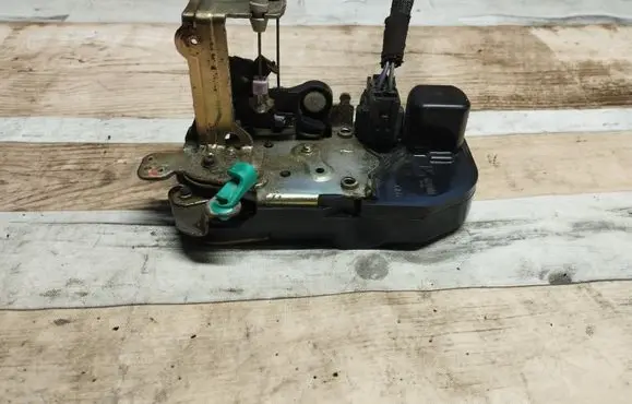 Chrysler Pacifica Rear door lock