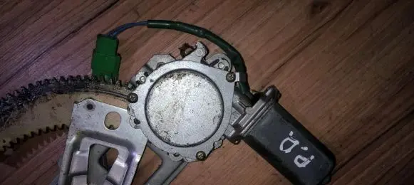 Subaru Impreza I Front door window regulator motor