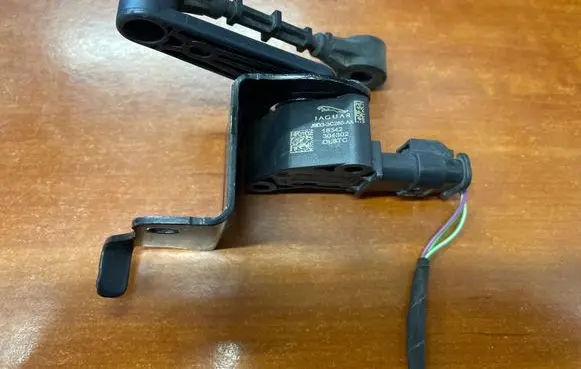Jaguar I-Pace Air suspension front height level sensor J9D33C280AA 18342