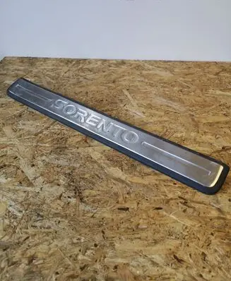 Front sill trim cover