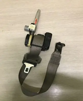 Volvo S80 Middle seatbelt (rear) 