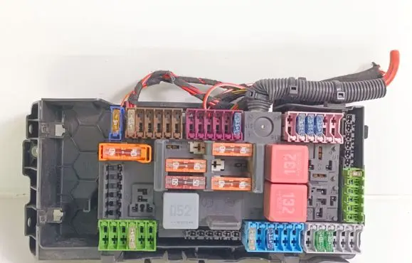 Mercedes-Benz E W213 Fuse module A2139068801 A2135400200 P00131746