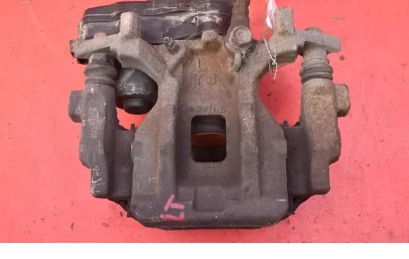 Toyota C-HR I Rear brake caliper 