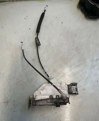 Citroen C3 Front door lock 31123