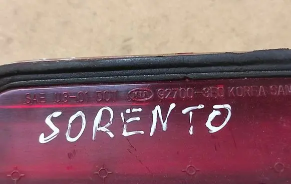 KIA Sorento Third/center stoplight 927003E0