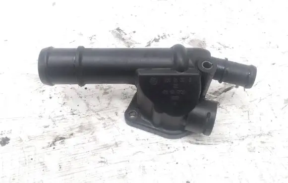 Volkswagen Caddy Engine coolant pipe/hose 03G121132B