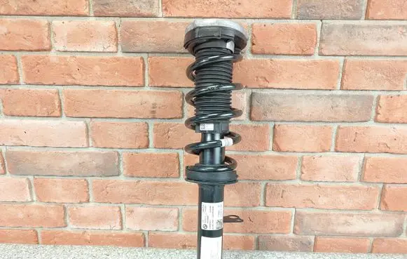 BMW 5 G30 G31 Front shock absorber with coil spring 6866641